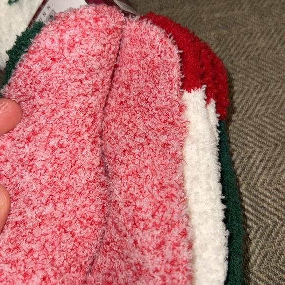 NWT Rae Dunn Cozy Crew Christmas Socks - Green, Red, White 4 pair WMN SS 9-11 - Picture 13 of 13